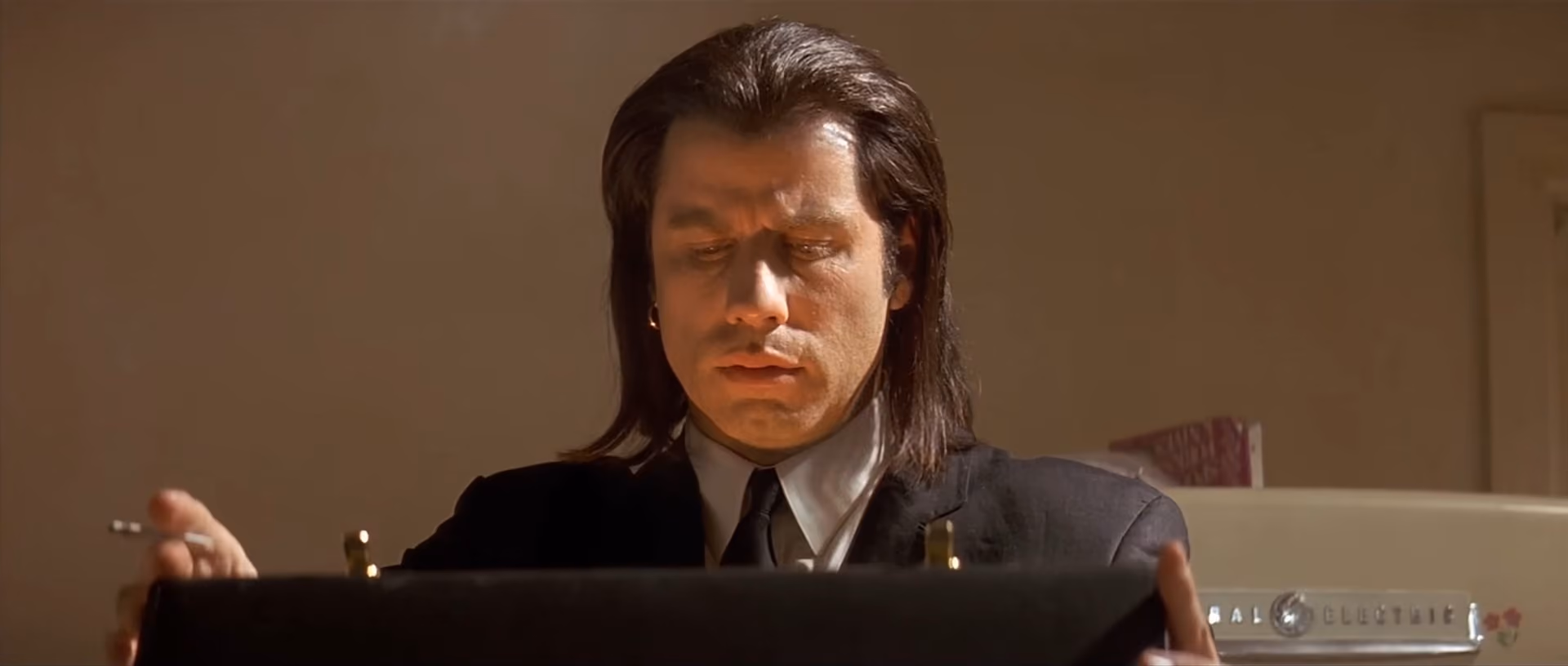 Pulp Fitcion: MacGuffin - Frame del film valigetta